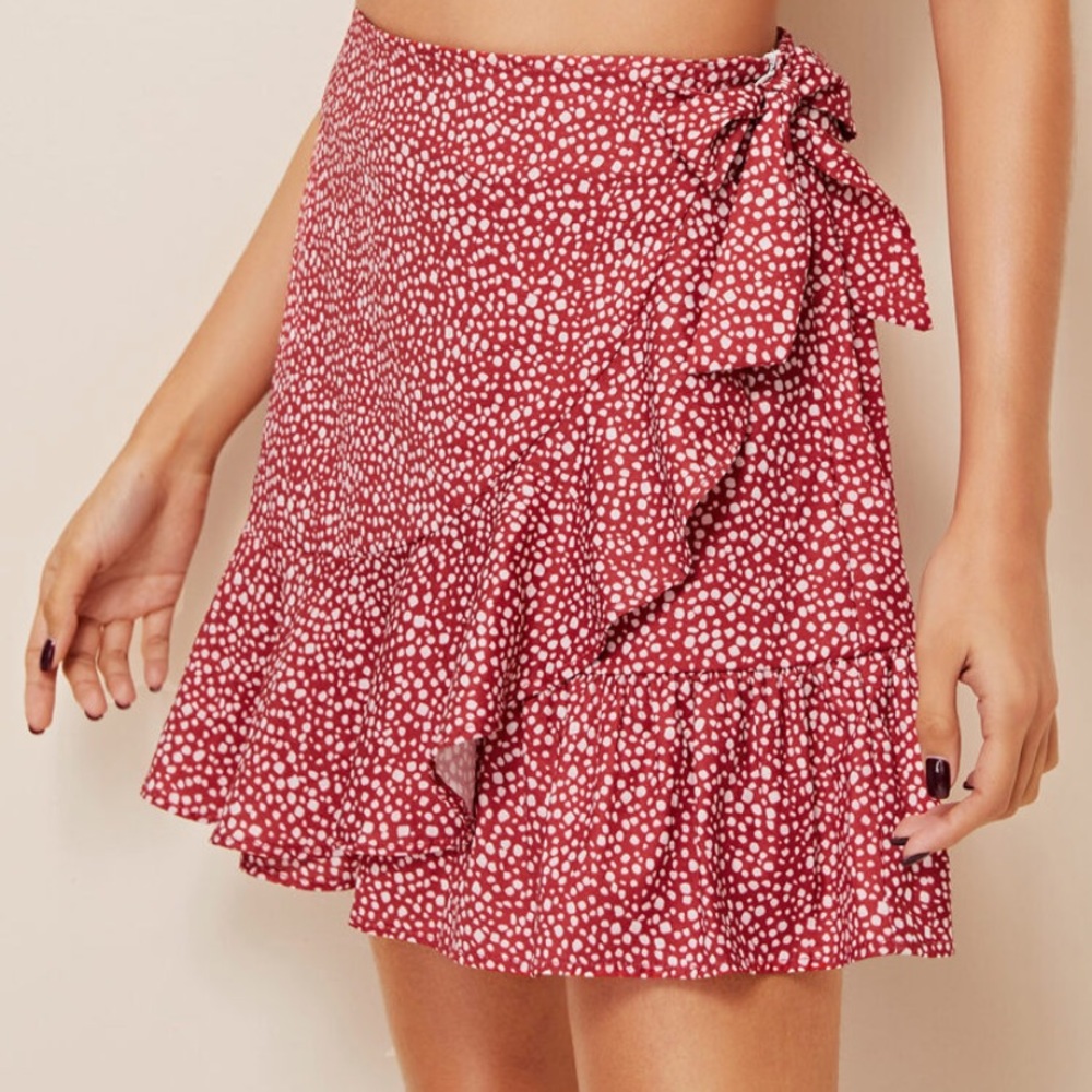Flowey Polka Dot Skirt! NEVER BEEN WORN!